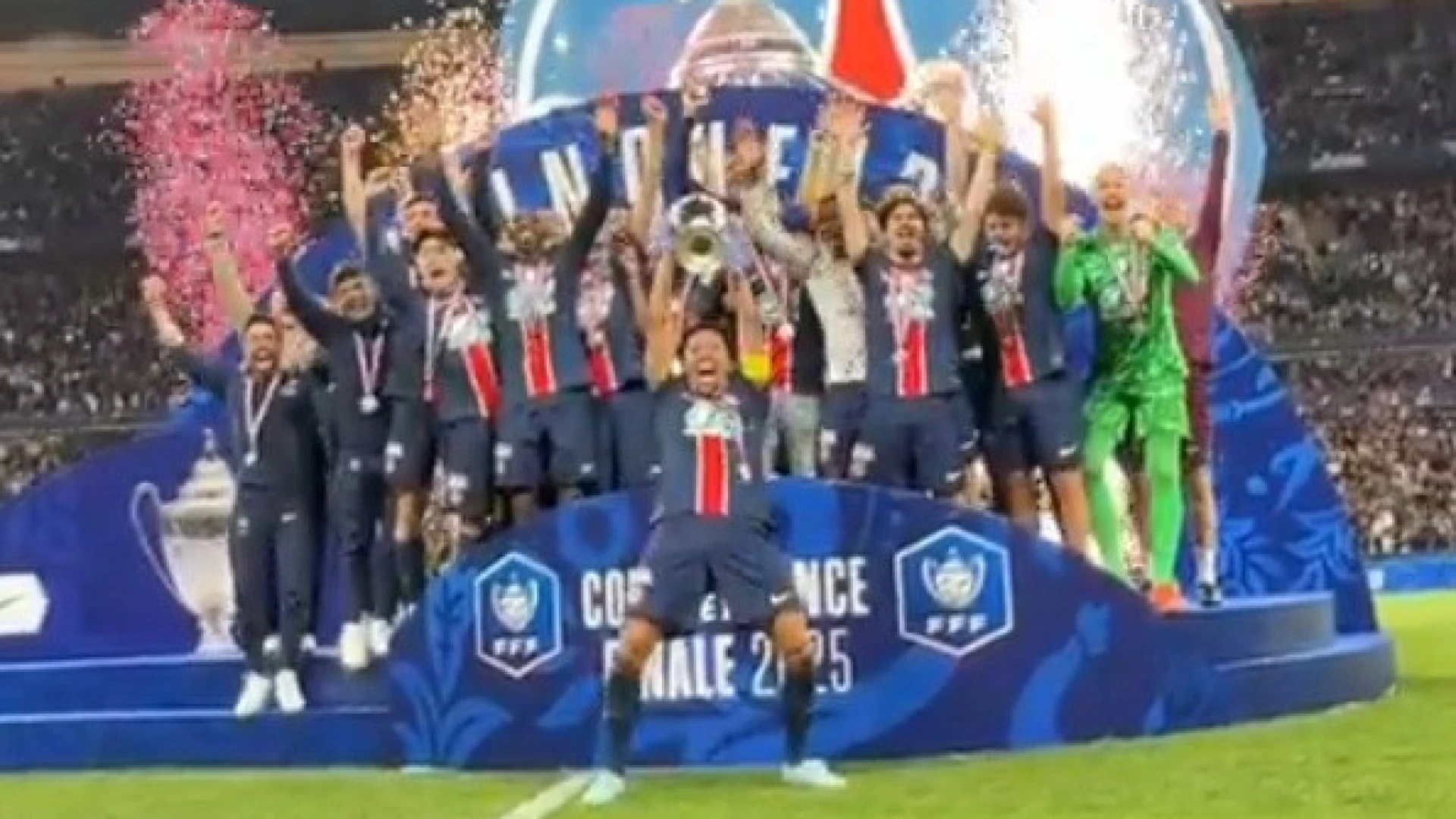 PSG Celebrar a Conquista do Triplete em Grande Estilo