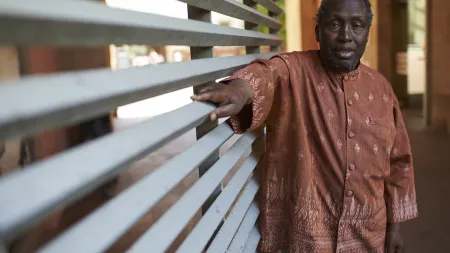 Faleceu o icónico escritor queniano Ngugi Wa Thiong'o