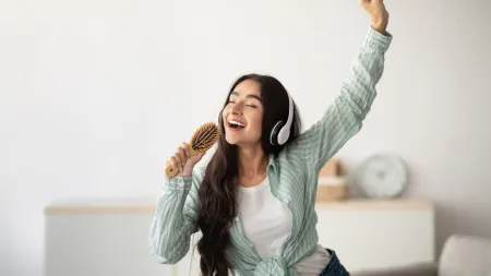Descubra como cantar pode aliviar o stress