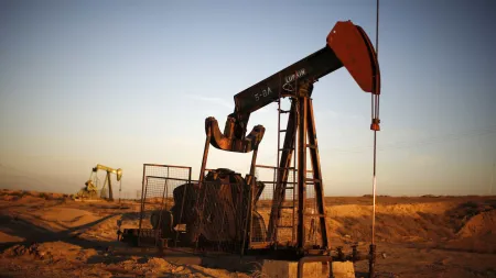Queda da cotação do Brent para julho alcança os 64,15 dólares