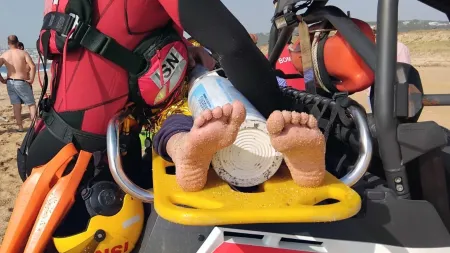 Salvação na Nazaré: Nadador fora de serviço intervém em situação crítica